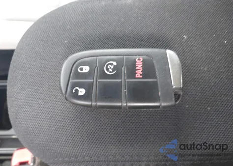 2018 Jeep Renegade Latitude 4X4 z USA, uszkodzony, nr VIN ZACCJBBB3JPJ13938